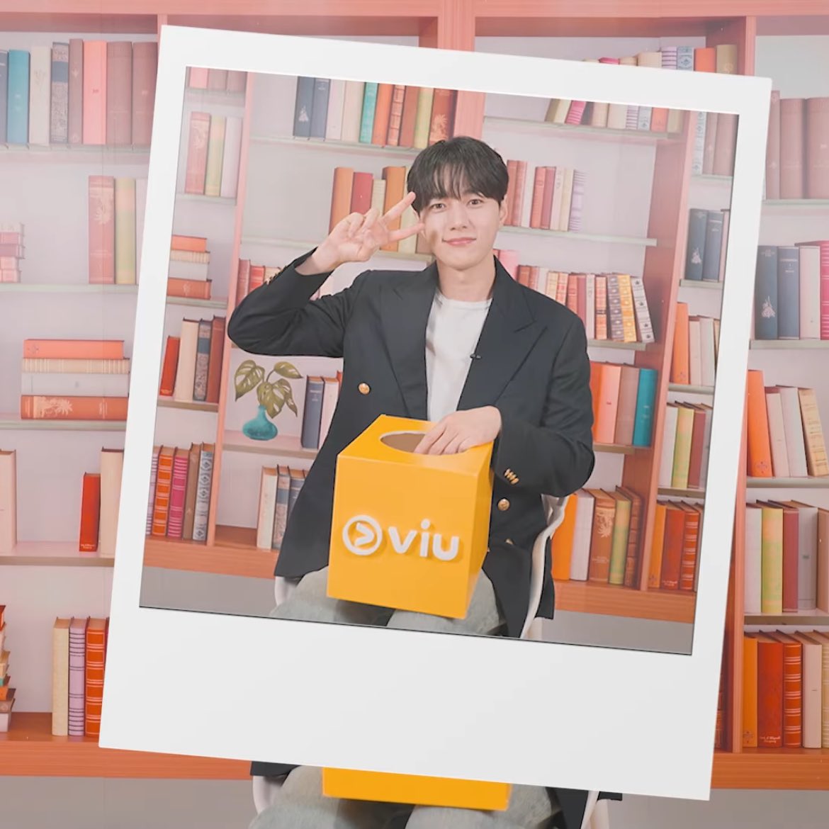 Recent activity shot of Kim Myungsoo (L)