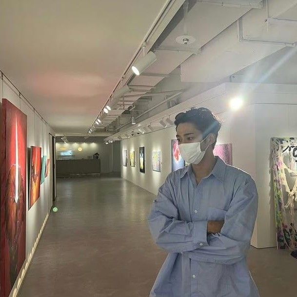 Behind-the-scenes cut of Rowoon