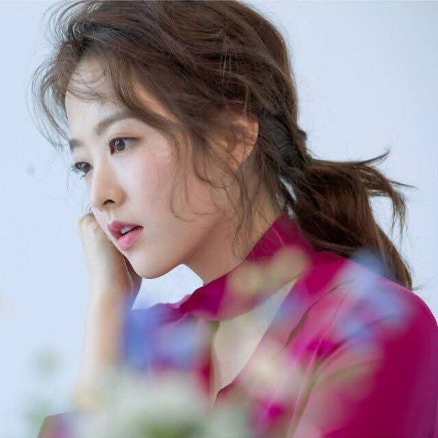 Behind-the-scenes cut of Park Boyoung