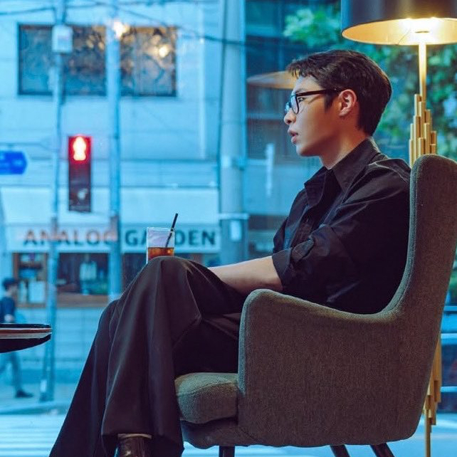 Behind-the-scenes cut of Lee Jaewook