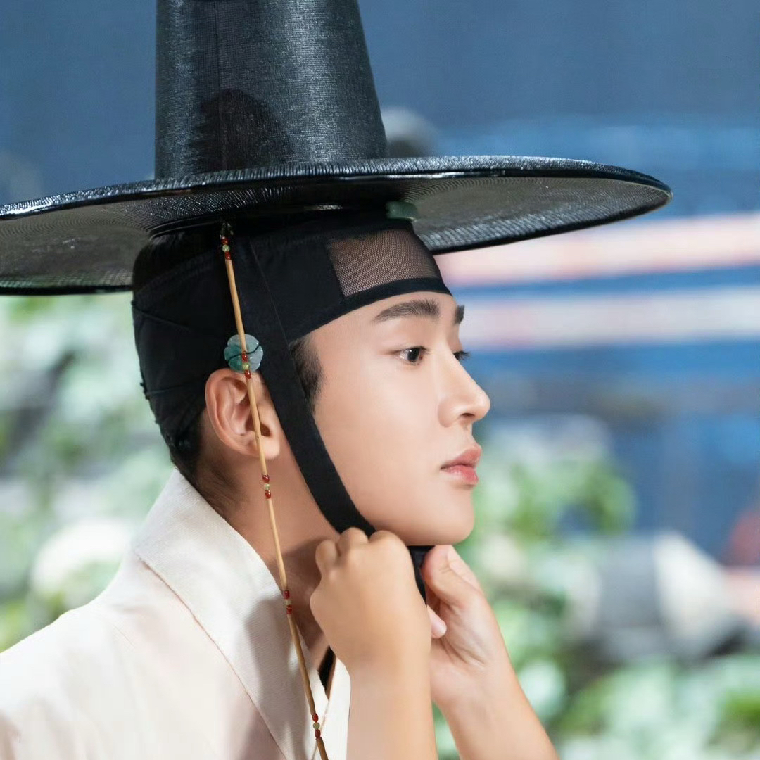 로운의 최신 사진