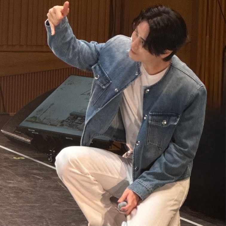 A moment captured by a fan of Lee Joonhyuk