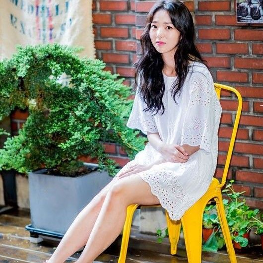 Behind-the-scenes cut of Chae Subin