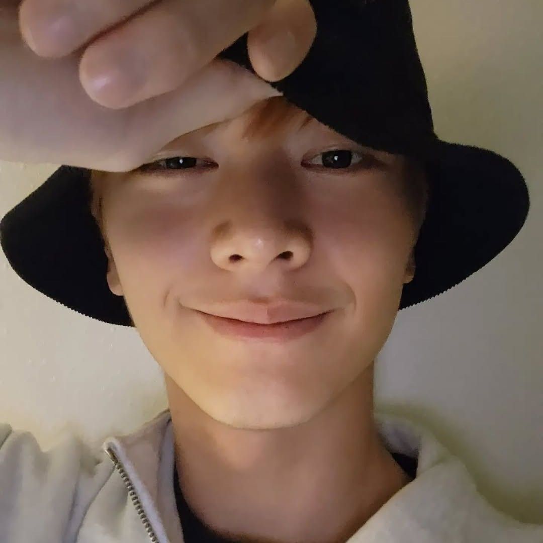 Behind-the-scenes cut of Yook Sungjae