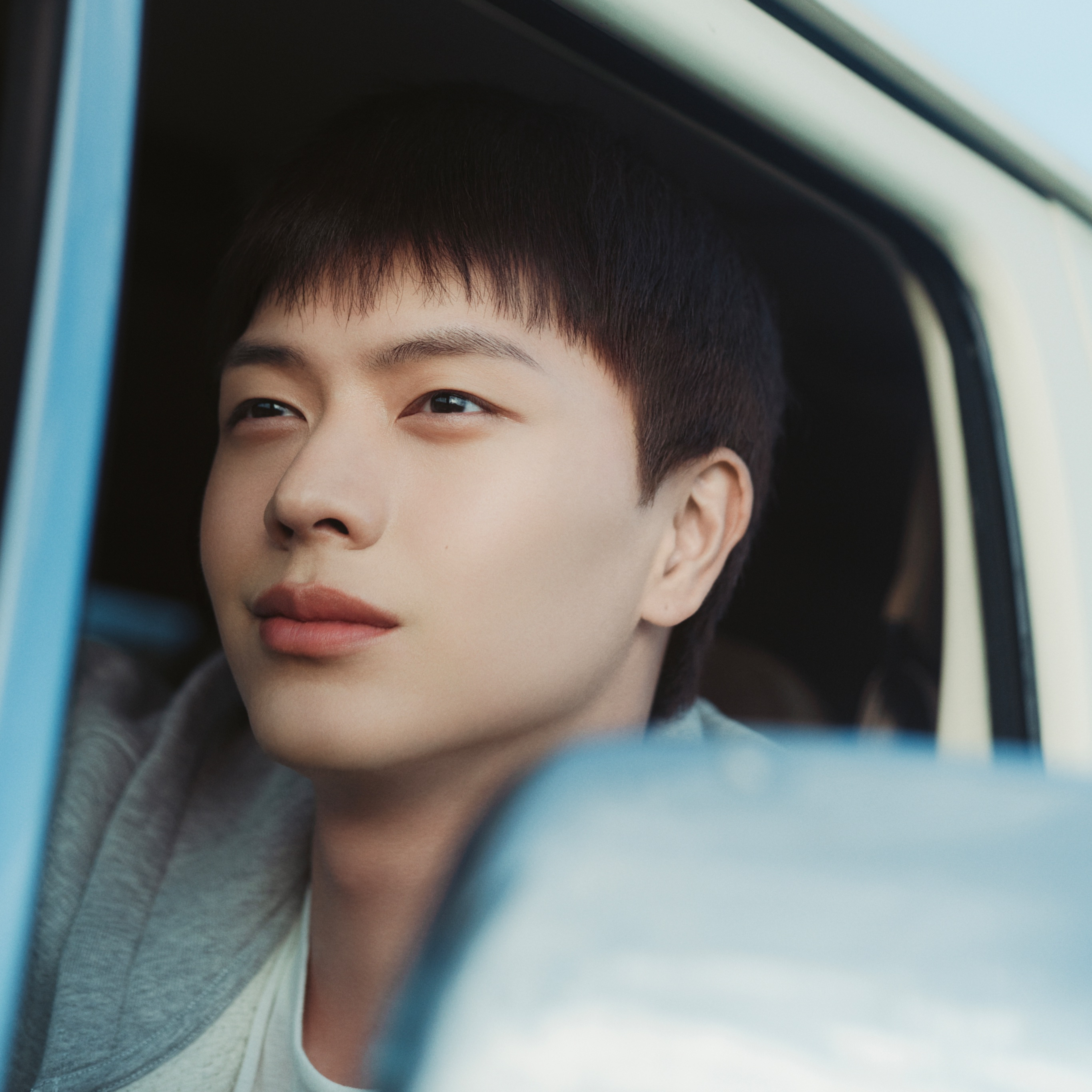 Behind-the-scenes cut of Yook Sungjae