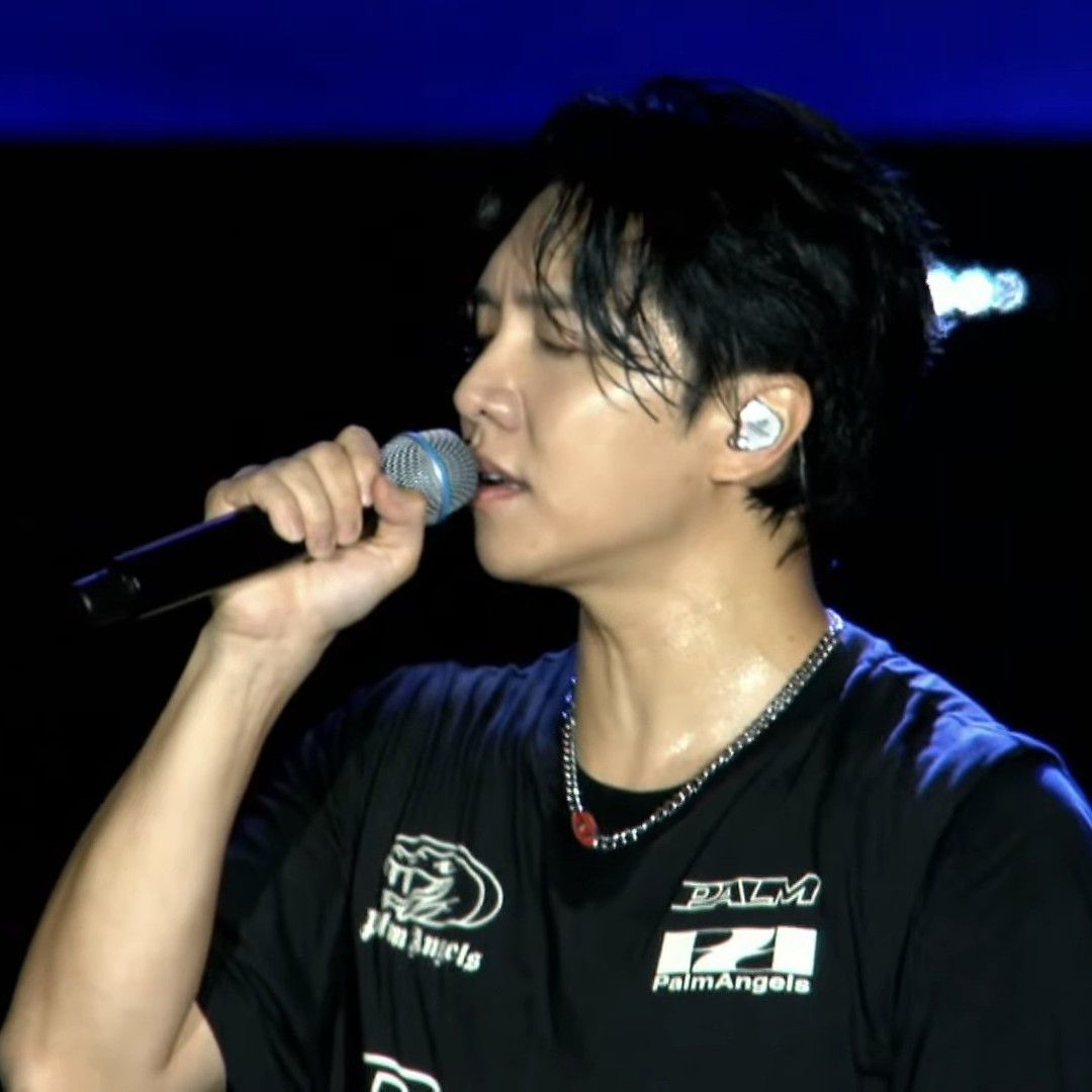 A moment captured by a fan of Lee Seunggi