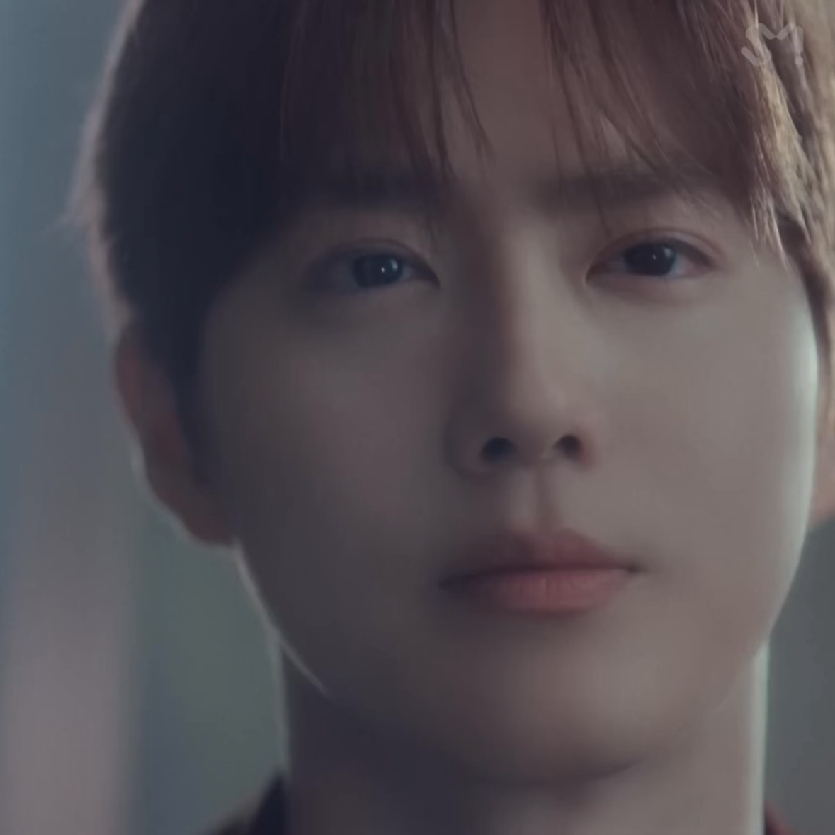 Behind-the-scenes cut of Suho