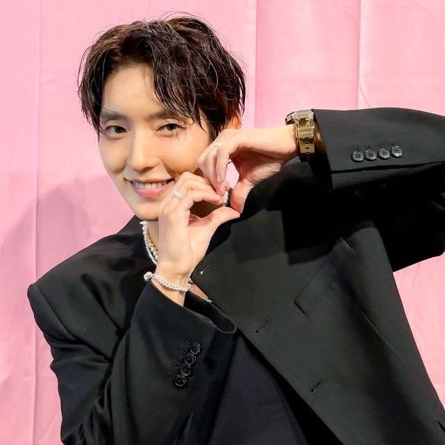 Behind-the-scenes cut of Lee Joongi
