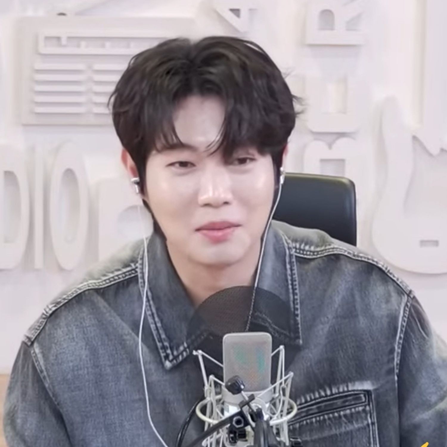 A moment captured by a fan of Son Taejin