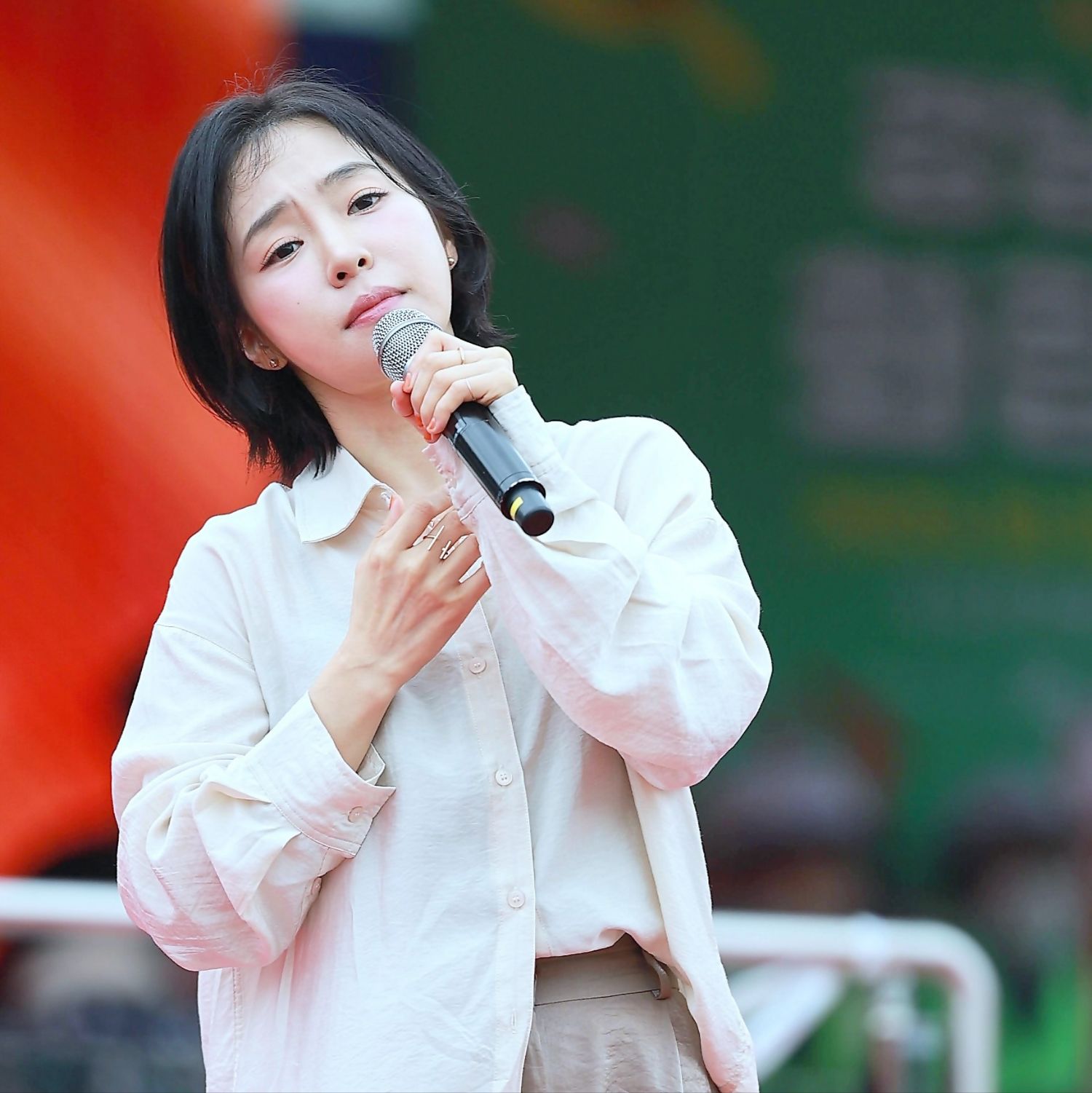 Behind-the-scenes cut of Hong Ja