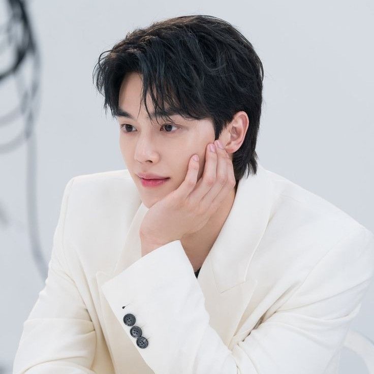 Behind-the-scenes cut of Song Kang