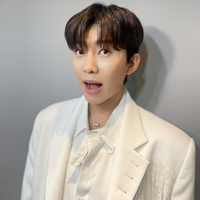 Behind-the-scenes cut of Lim Youngwoong