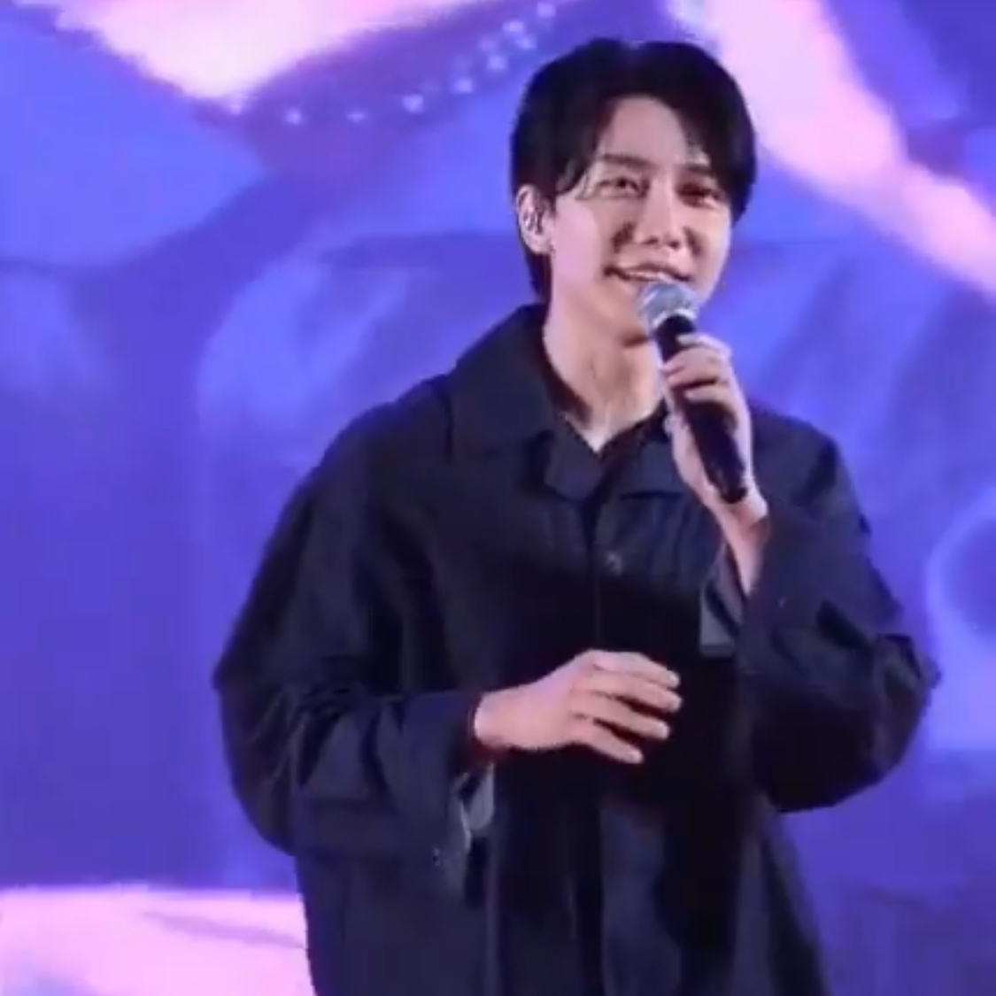 Latest photo of Lee Seunggi