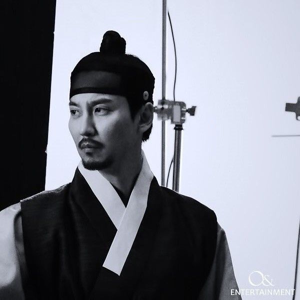 Behind-the-scenes cut of Kim Namgil