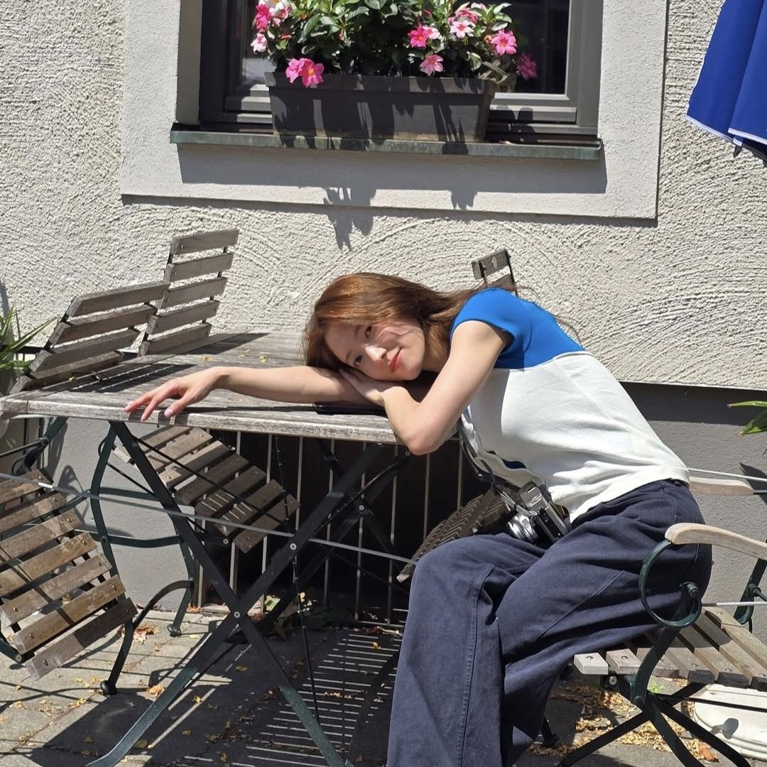 Behind-the-scenes cut of Lee Seyoung