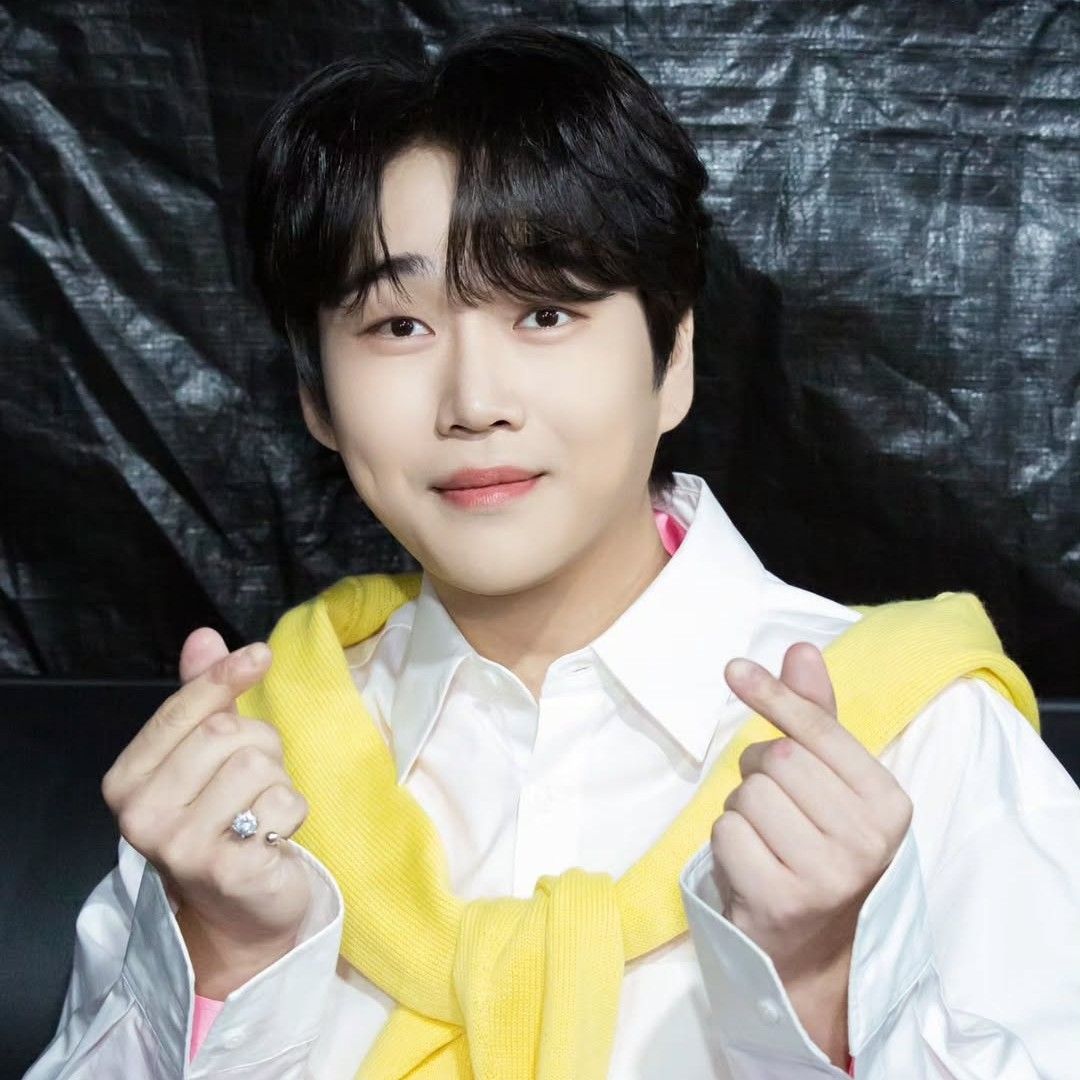 A moment captured by a fan of Hwang Youngwoong