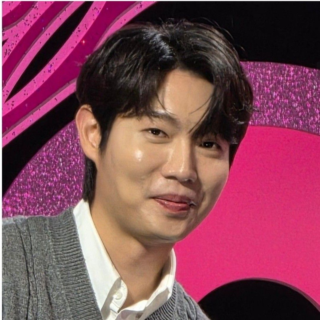 A moment captured by a fan of Son Taejin