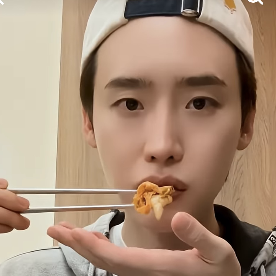 A moment captured by a fan of Lee Jongsuk