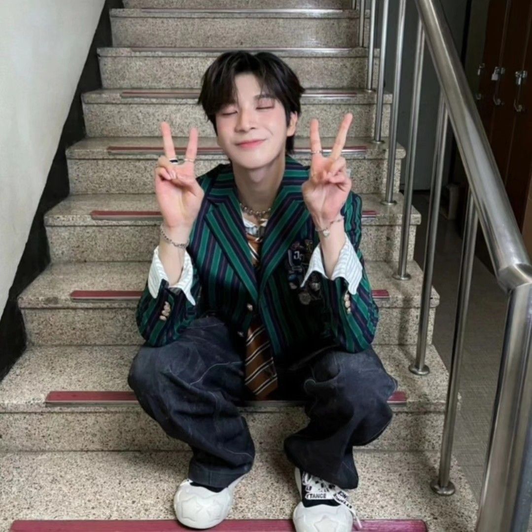 Behind-the-scenes cut of Jeong Dongwon