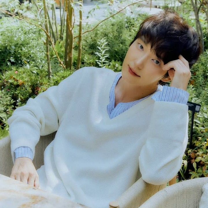 A moment captured by a fan of Lee Joongi
