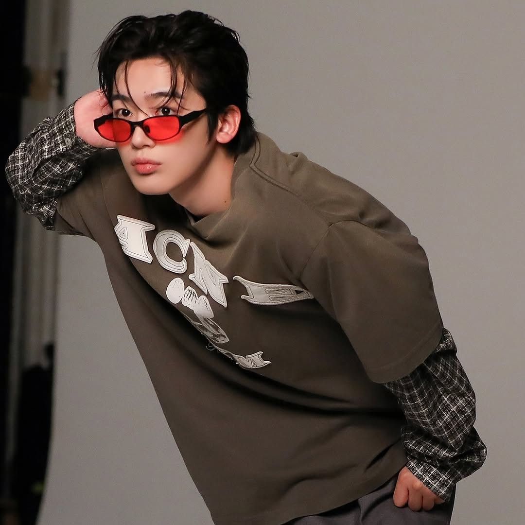 Behind-the-scenes cut of Kim Yohan