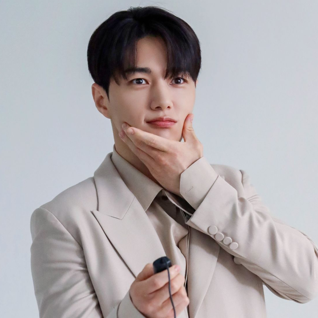 キム・ミョンス (エル)のビハインドカット