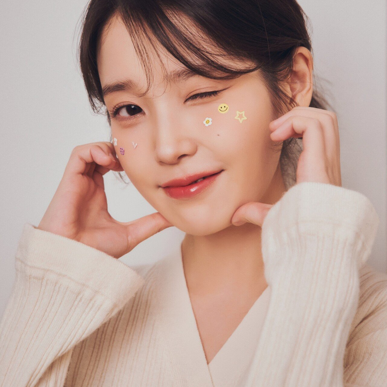 Behind-the-scenes cut of IU