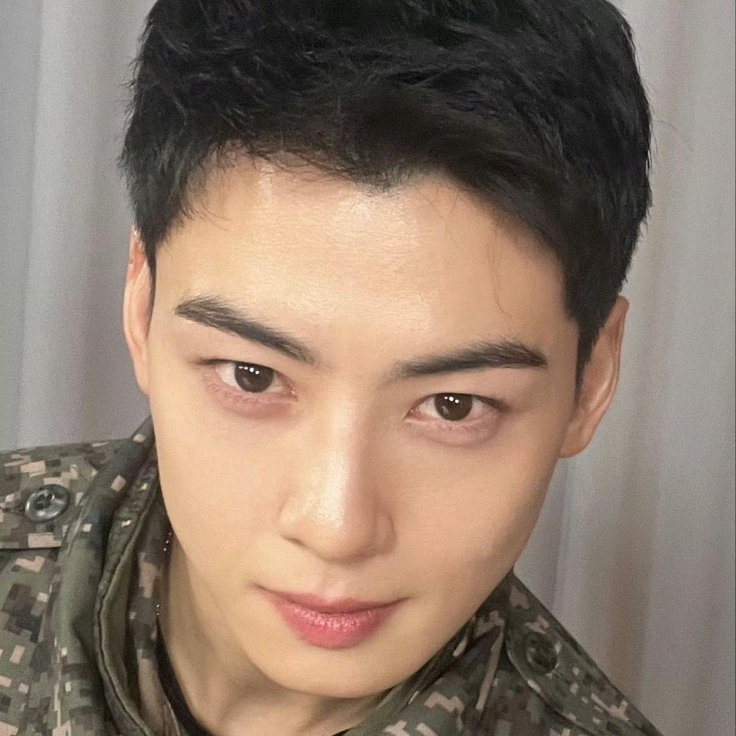 Latest photo of Cha Eunwoo