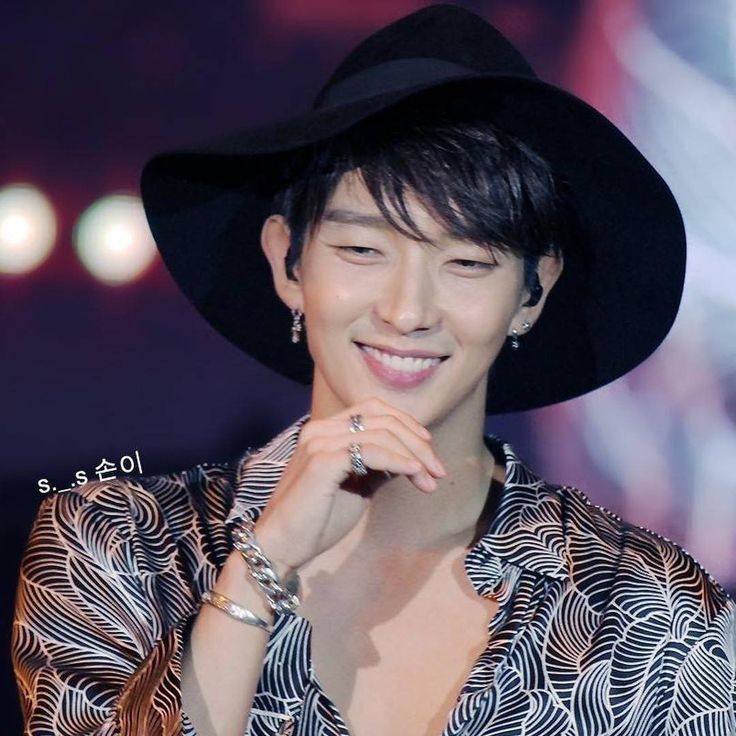 A moment captured by a fan of Lee Joongi