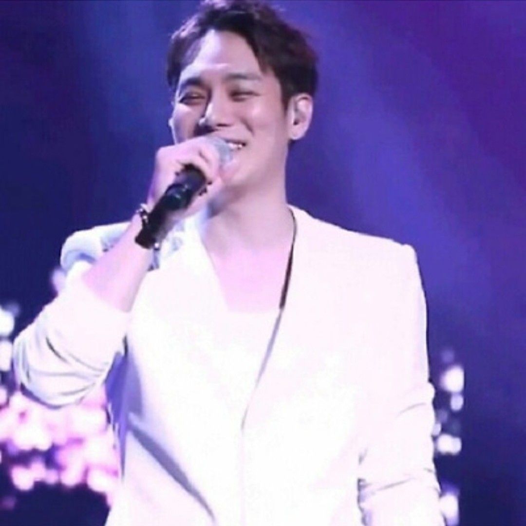 A moment captured by a fan of Hwanhee