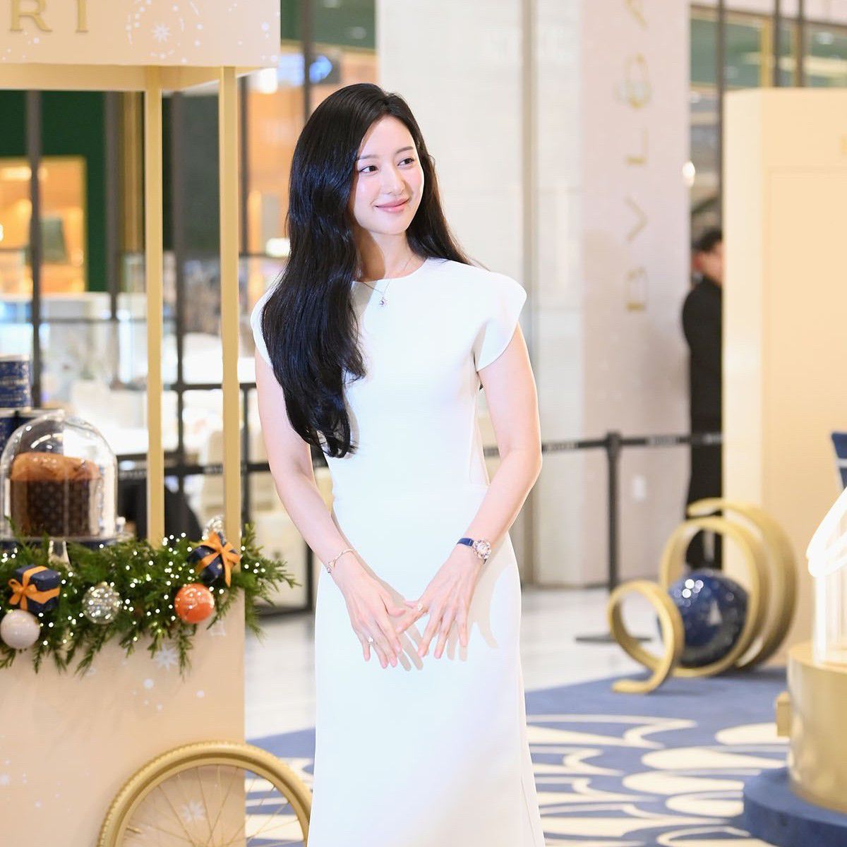 Behind-the-scenes cut of Kim Jiwon