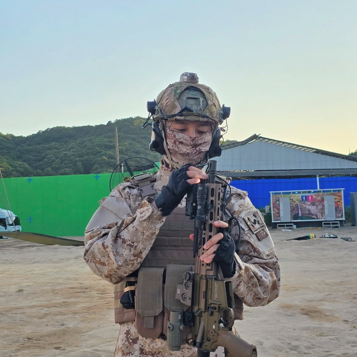 Behind-the-scenes cut of Kim Namgil