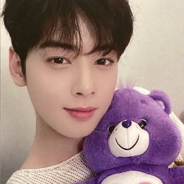 Recent activity shot of Park Seojoon