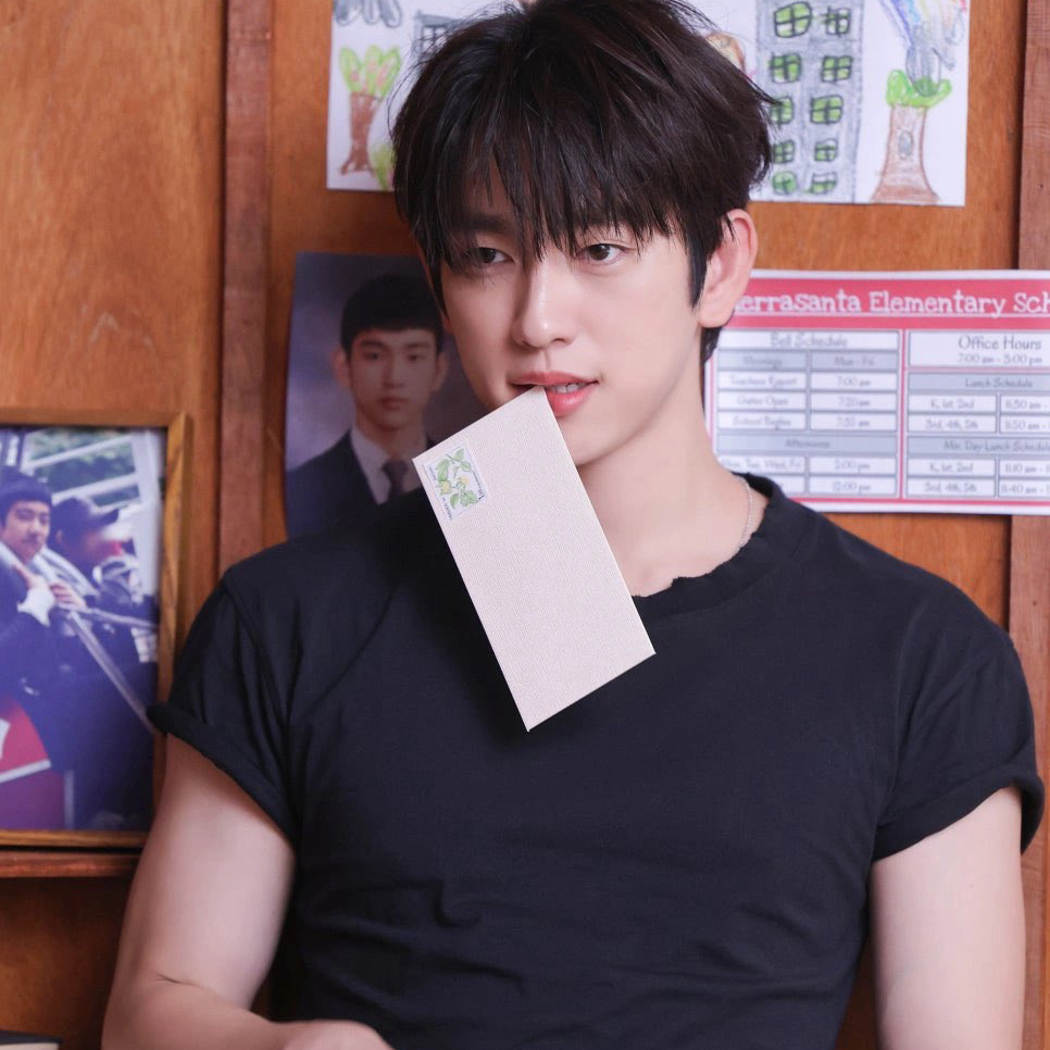 Behind-the-scenes cut of Park Jinyoung