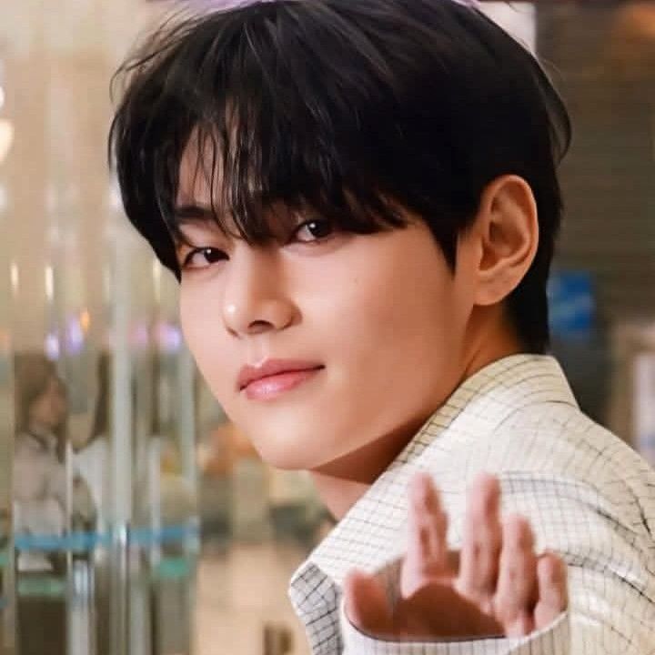 Latest photo of Kim Taehyung (V)