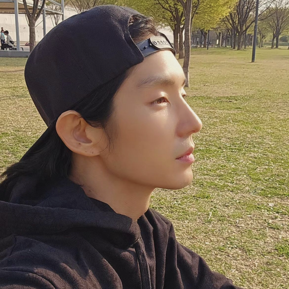 Behind-the-scenes cut of Lee Joongi