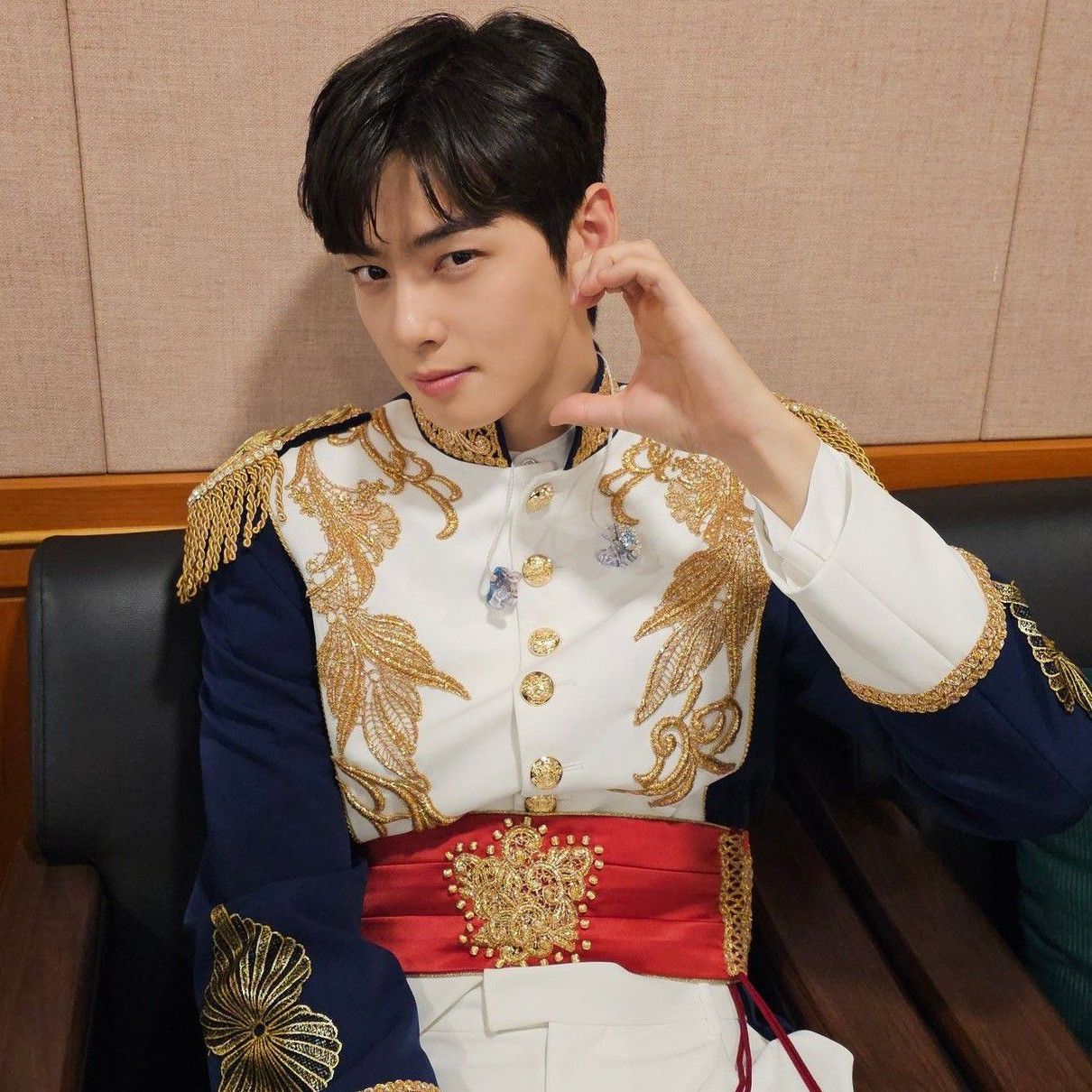 Behind-the-scenes cut of Cha Eunwoo