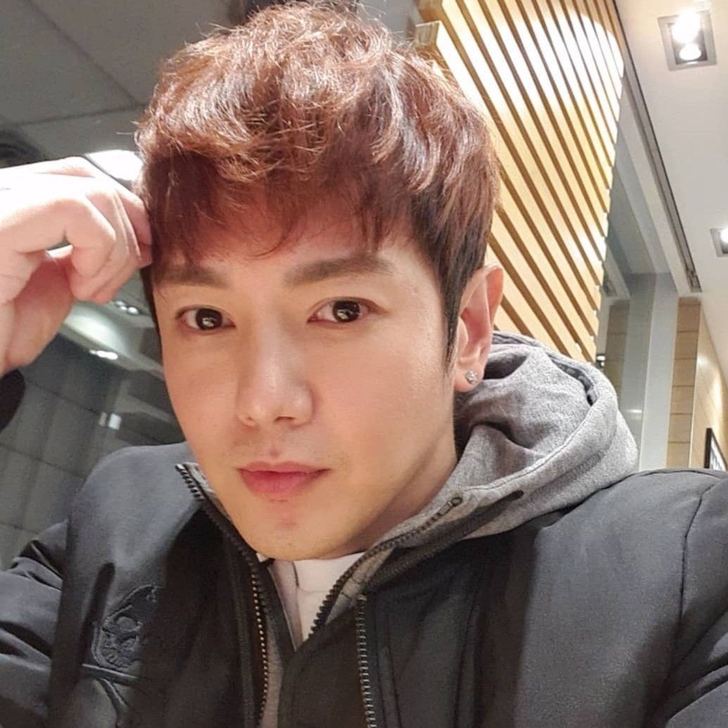 Behind-the-scenes cut of Hwanhee