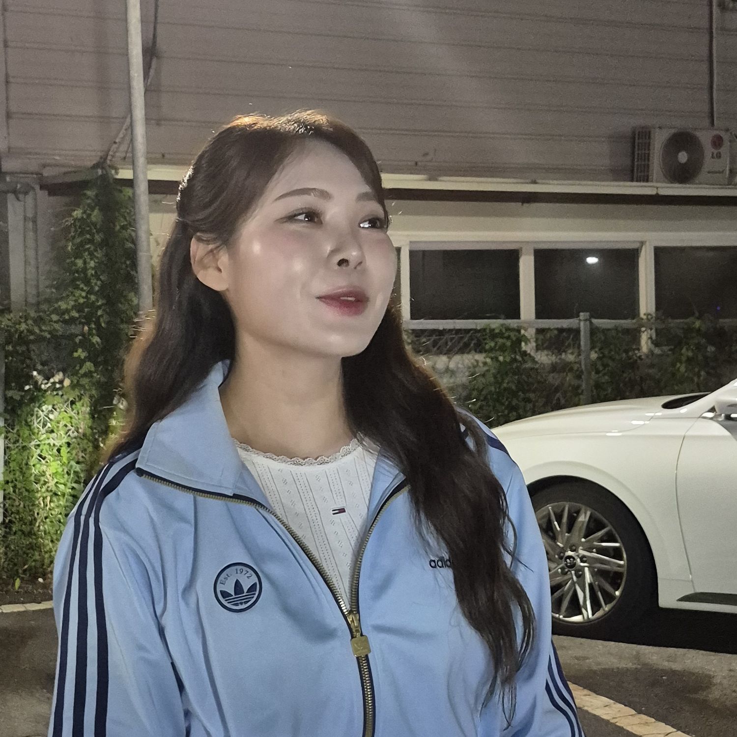 A moment captured by a fan of Miss Kim