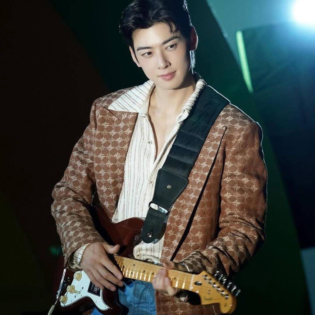 Recent activity shot of Cha Eunwoo