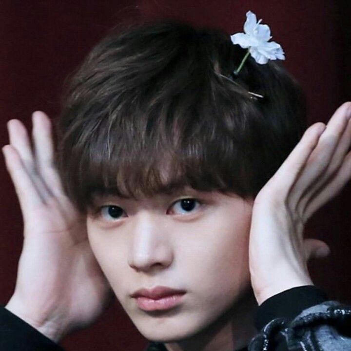 A moment captured by a fan of Yook Sungjae