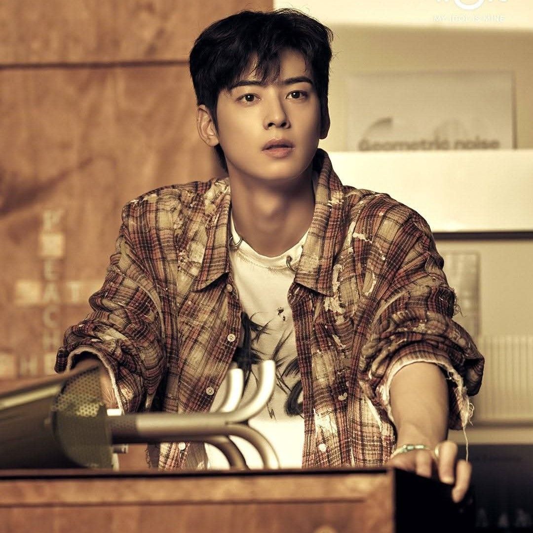 Latest photo of Cha Eunwoo