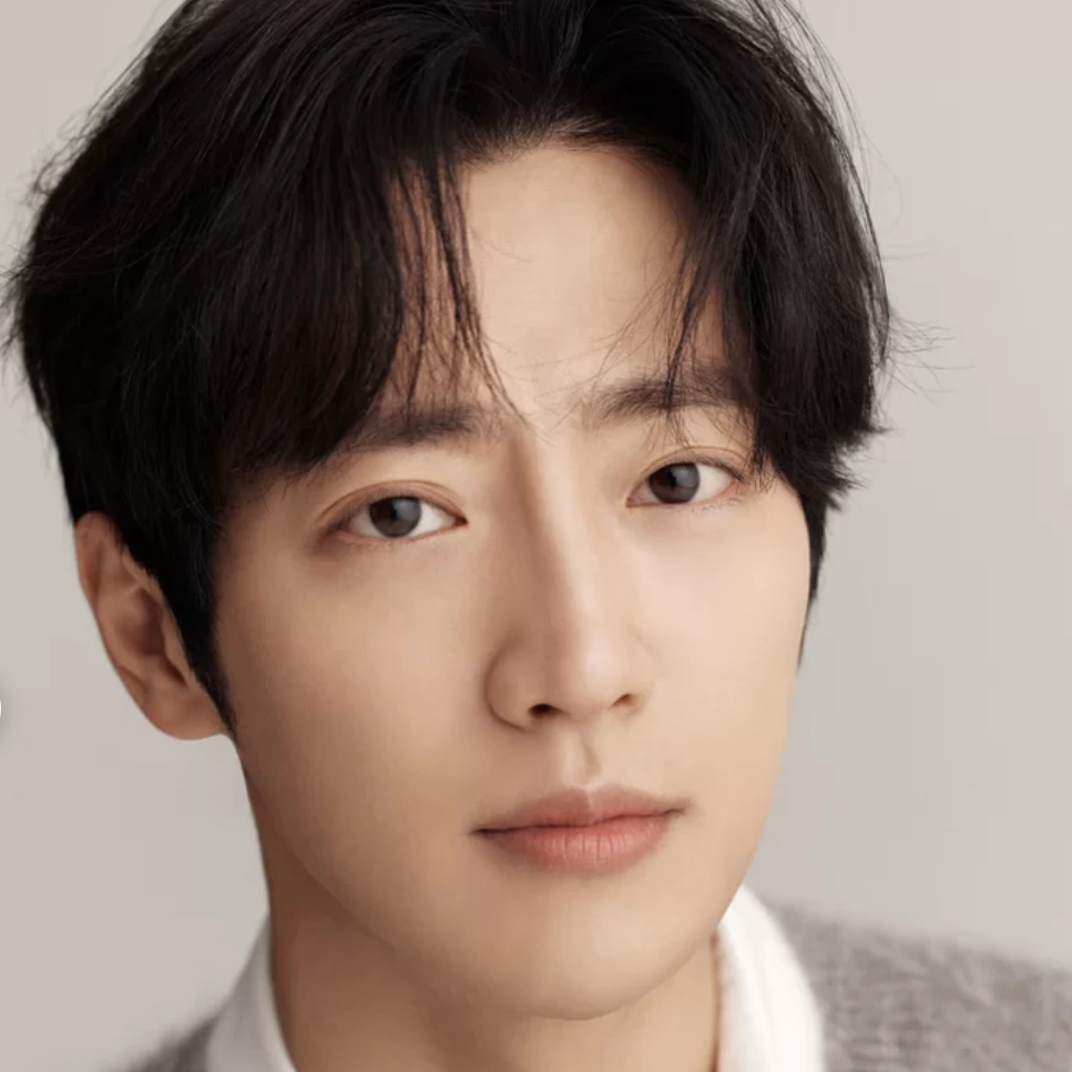 Behind-the-scenes cut of Lee Sangyeob