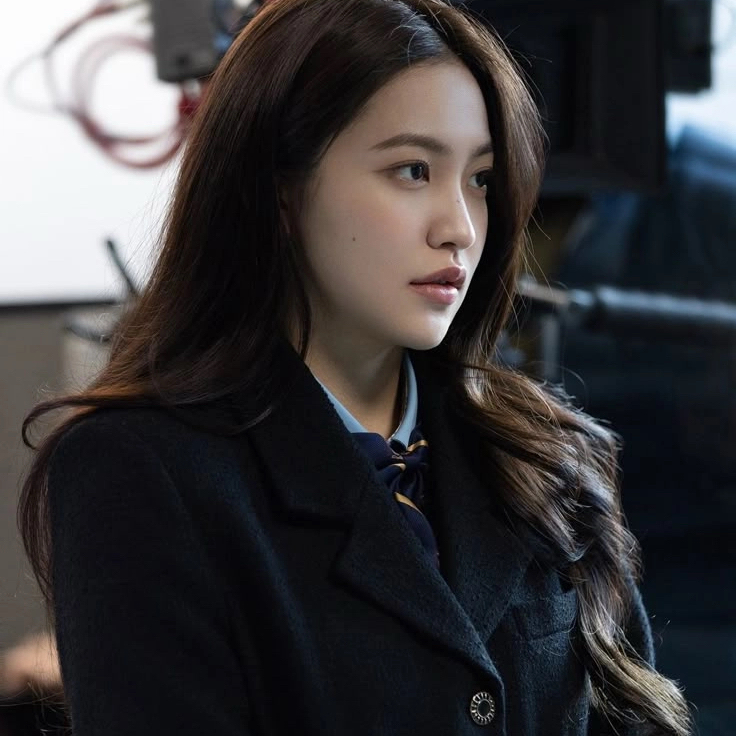Recent activity shot of Yeri (1999)