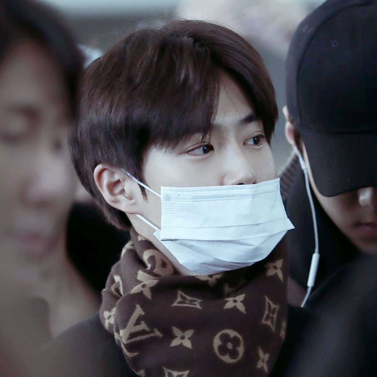 Behind-the-scenes cut of Suho