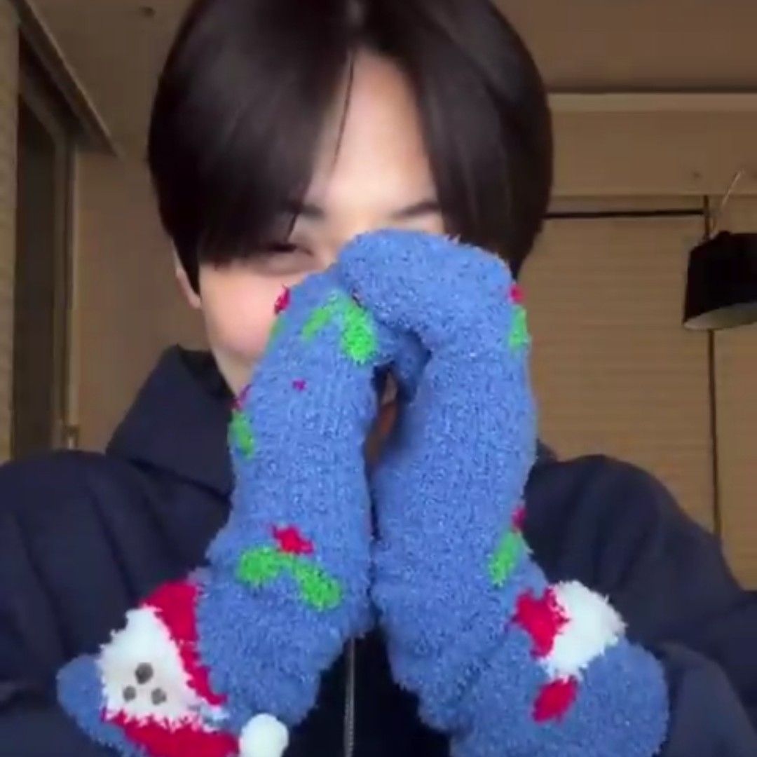 Behind-the-scenes cut of Hwang Minhyun