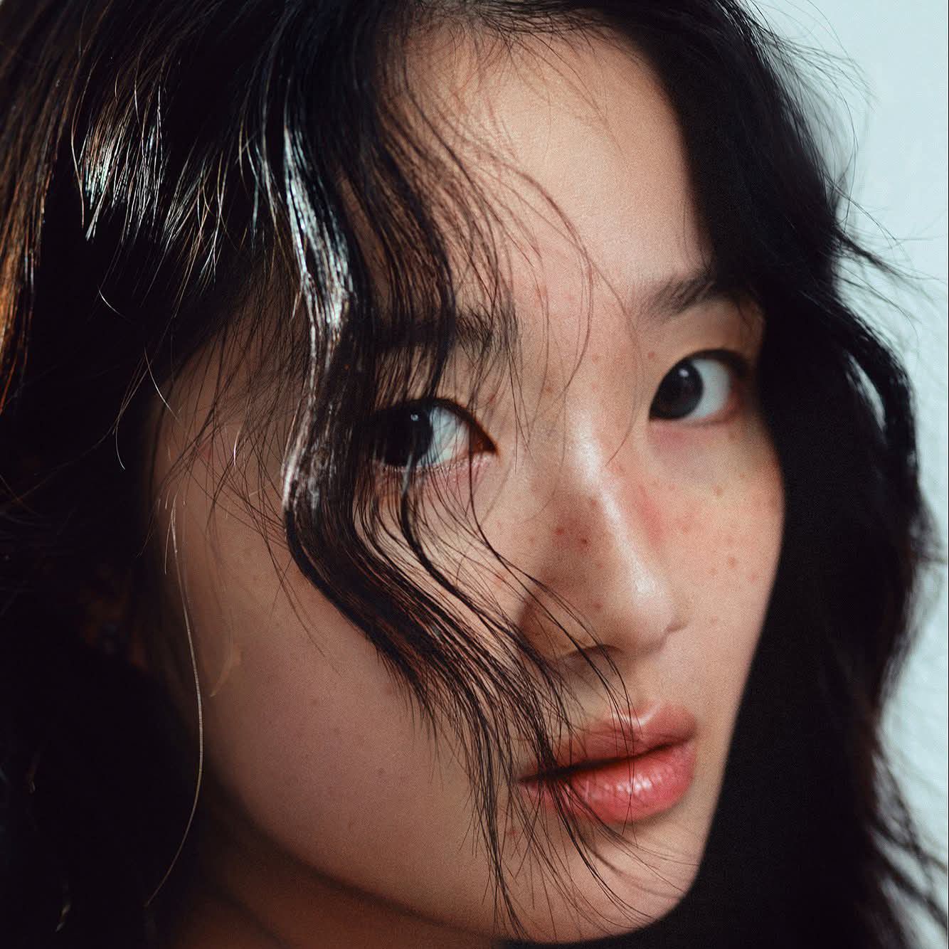 Behind-the-scenes cut of Kim Hyeyoon