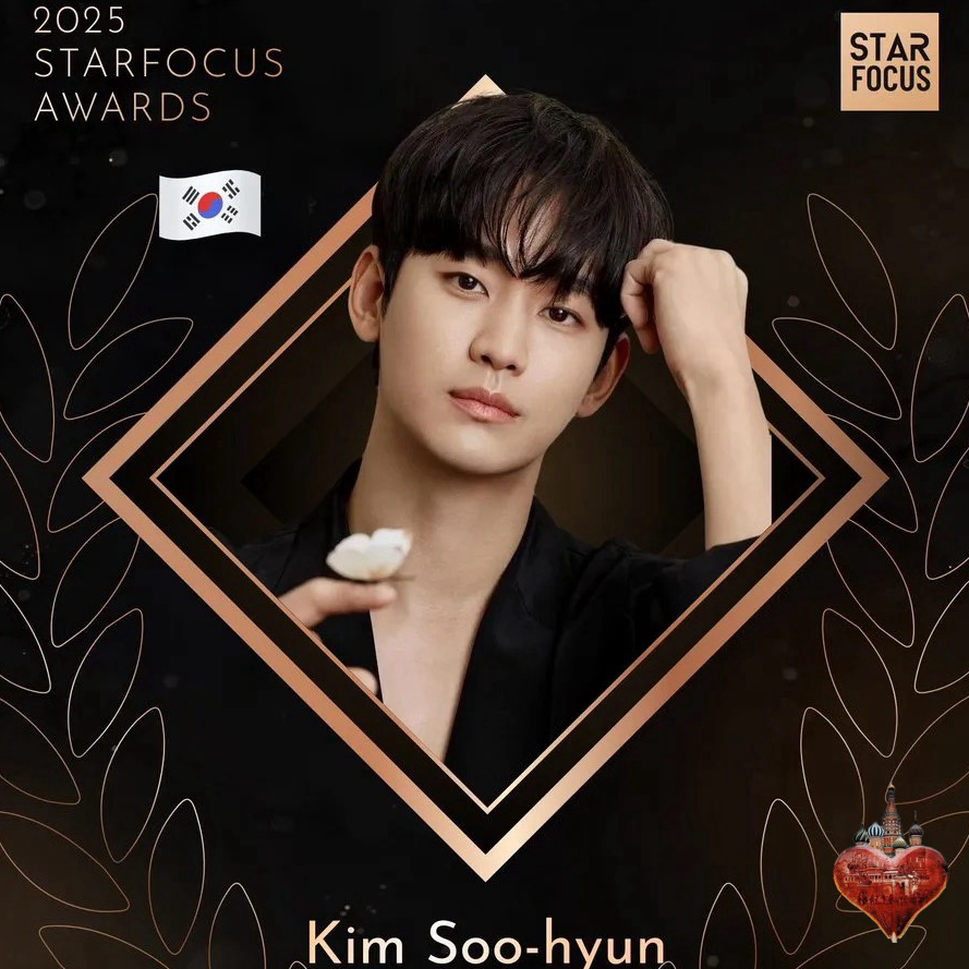 粉丝拍下的金秀贤瞬间