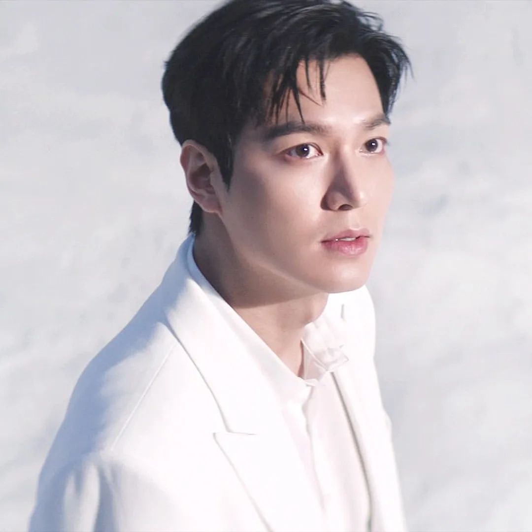 イ・ミンホの最近の活動ショット