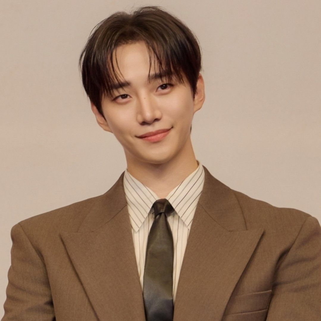 イ・ジュノの最近の活動ショット